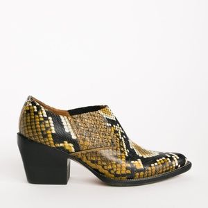 CHOLÉ RYLEE SNAKE ANKLE BOOTS (40)